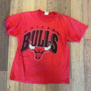BULLS vintage tshirts size large red